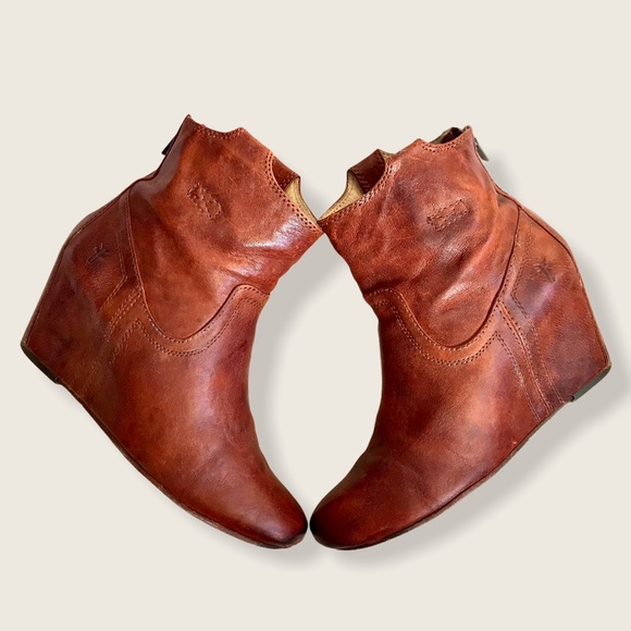 Frye Carson Wedge Cognac Leather Cute Ankle Bootie - Picture 5 of 16